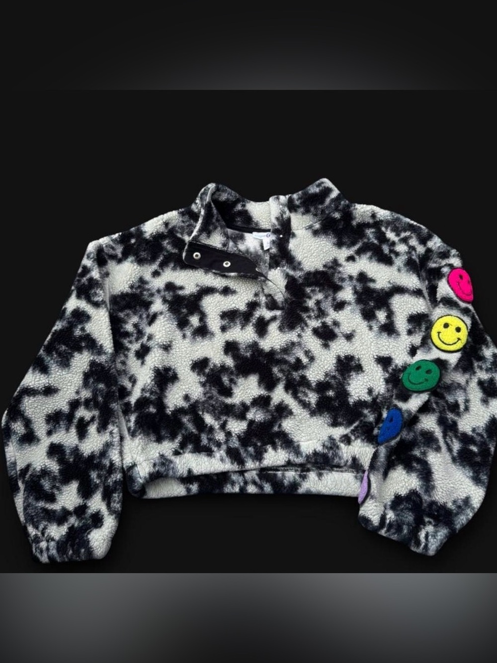 Girls cropped, quarter-snap fleece pullover from the brand Sugar & Jade. - Picture 5 of 7
